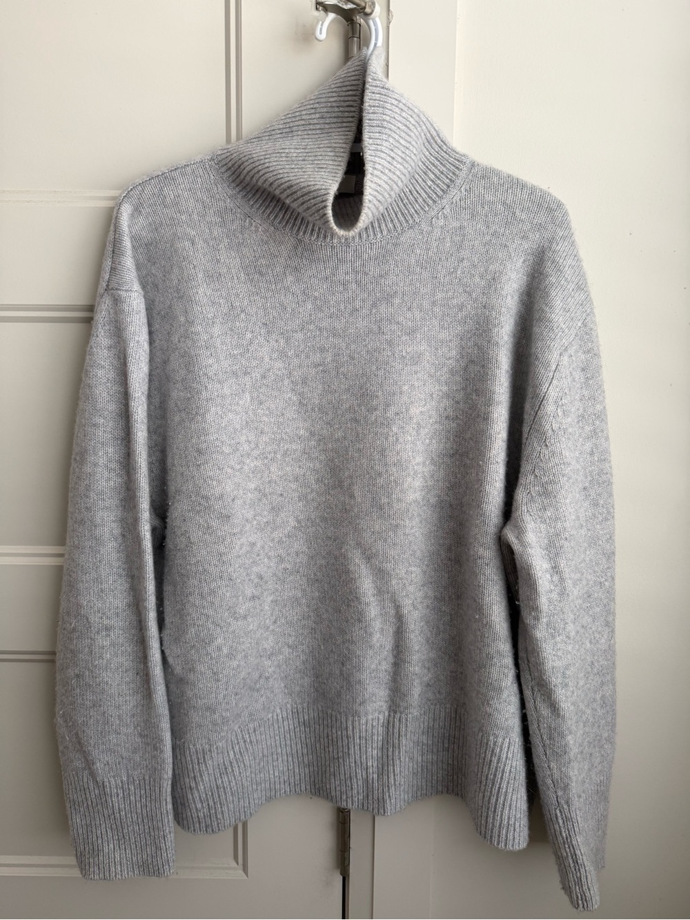 Aritzia Women’s Cashmere Turtleneck Sweater